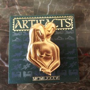 JJ Jonette Artifacts LOVERS Pin on ORIGINAL CARD!